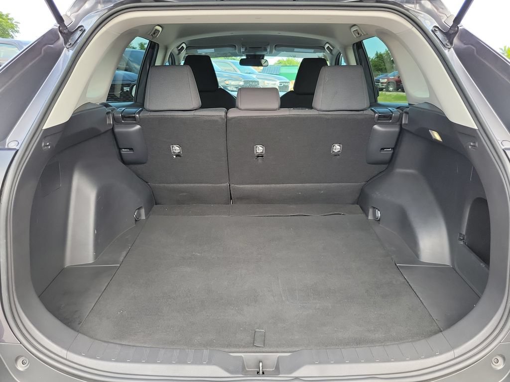 Used 2022 Toyota RAV4 LE FWD image 8