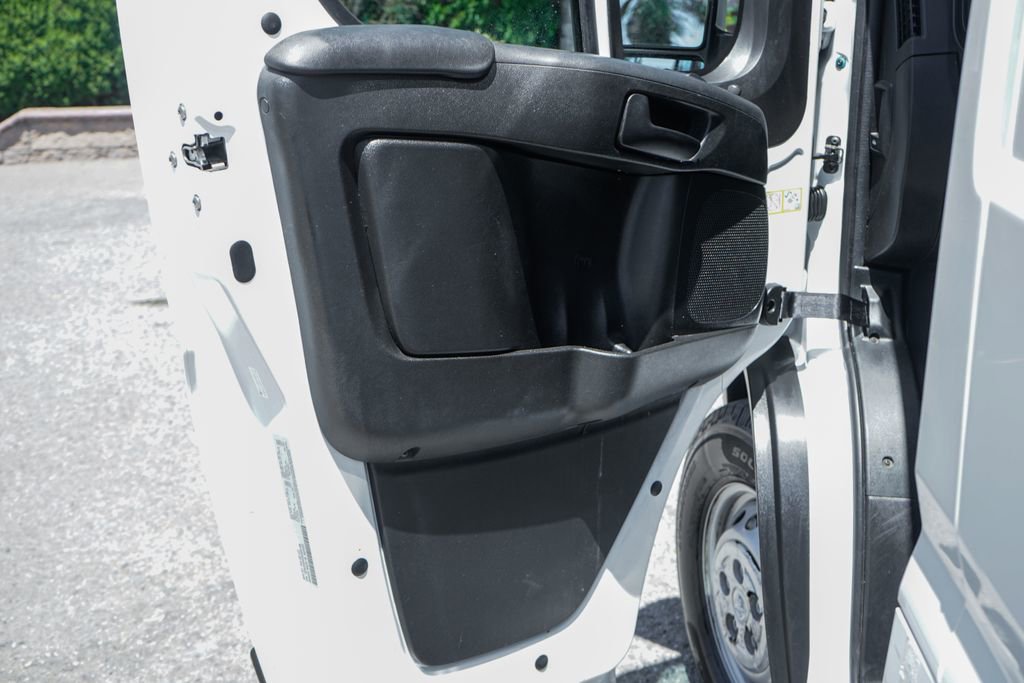 Used 2025 RAM ProMaster 2500 w/ Convenience Group FWD image 17