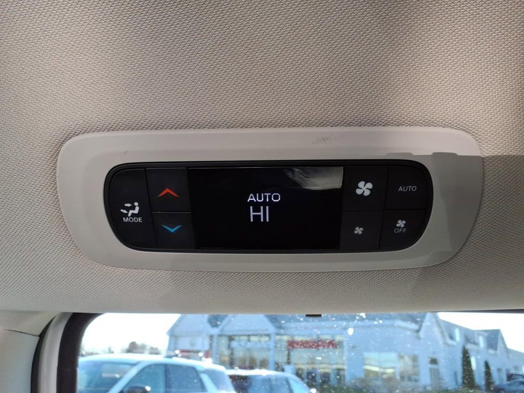 Used 2024 Chrysler Pacifica Touring-L FWD image 14