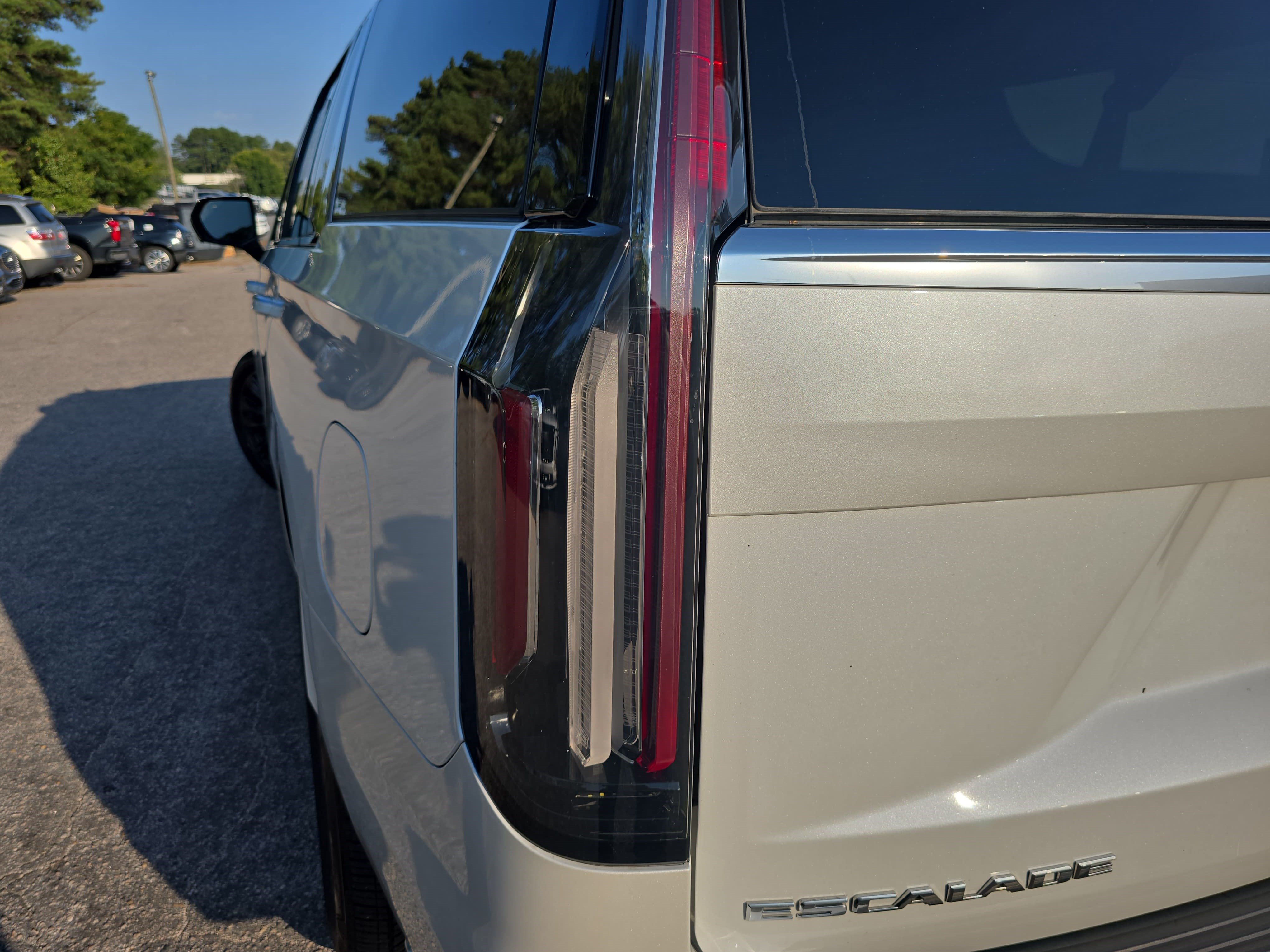 Certified 2024 Cadillac Escalade ESV Premium Luxury w/ Performance Package AWD/4WD image 35