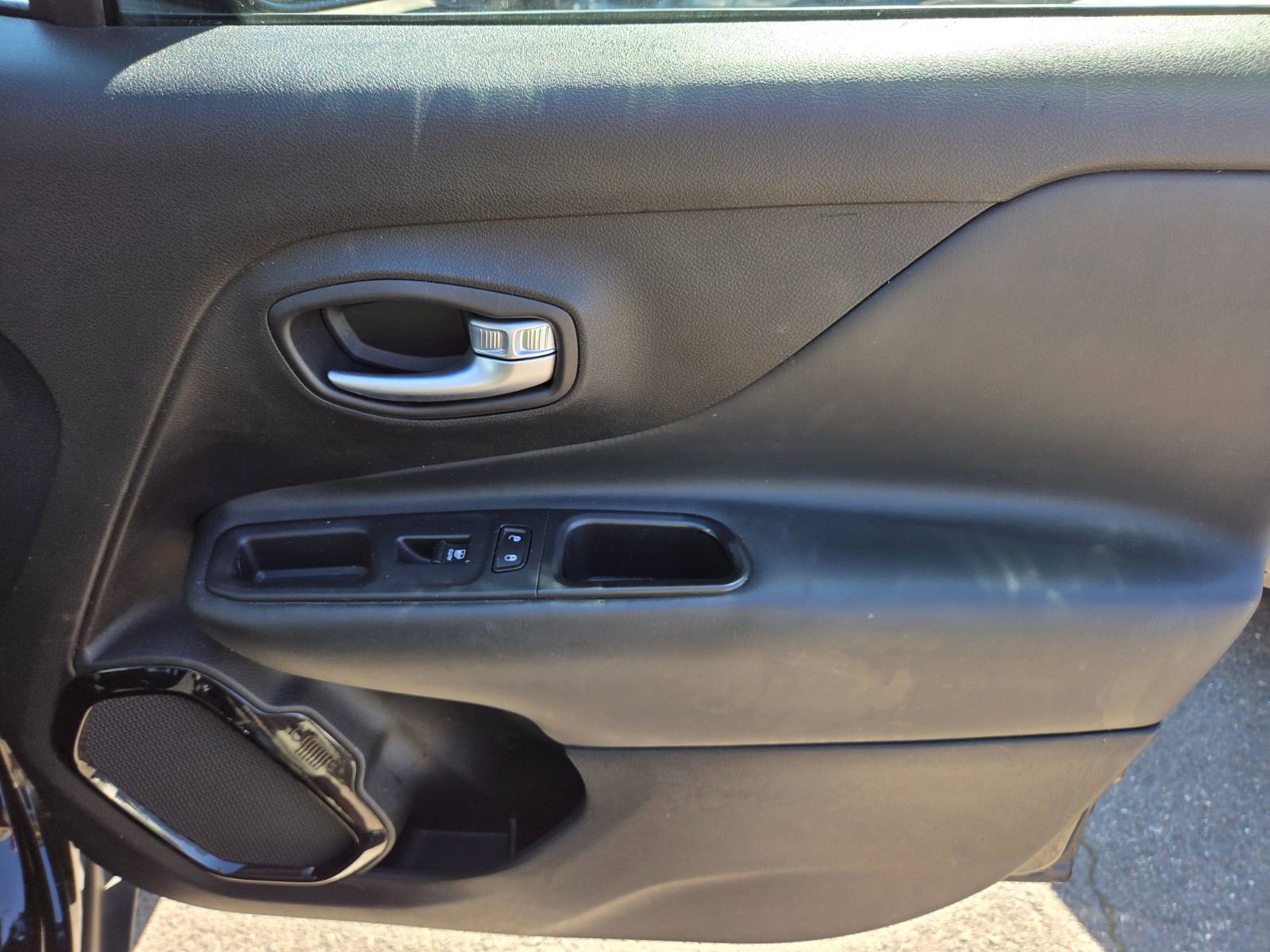 Used 2018 Jeep Renegade Altitude w/ UConnect 8.4 Nav Group image 14