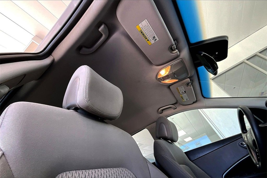 Used 2018 Hyundai Santa Fe SE w/ Cargo Package image 28