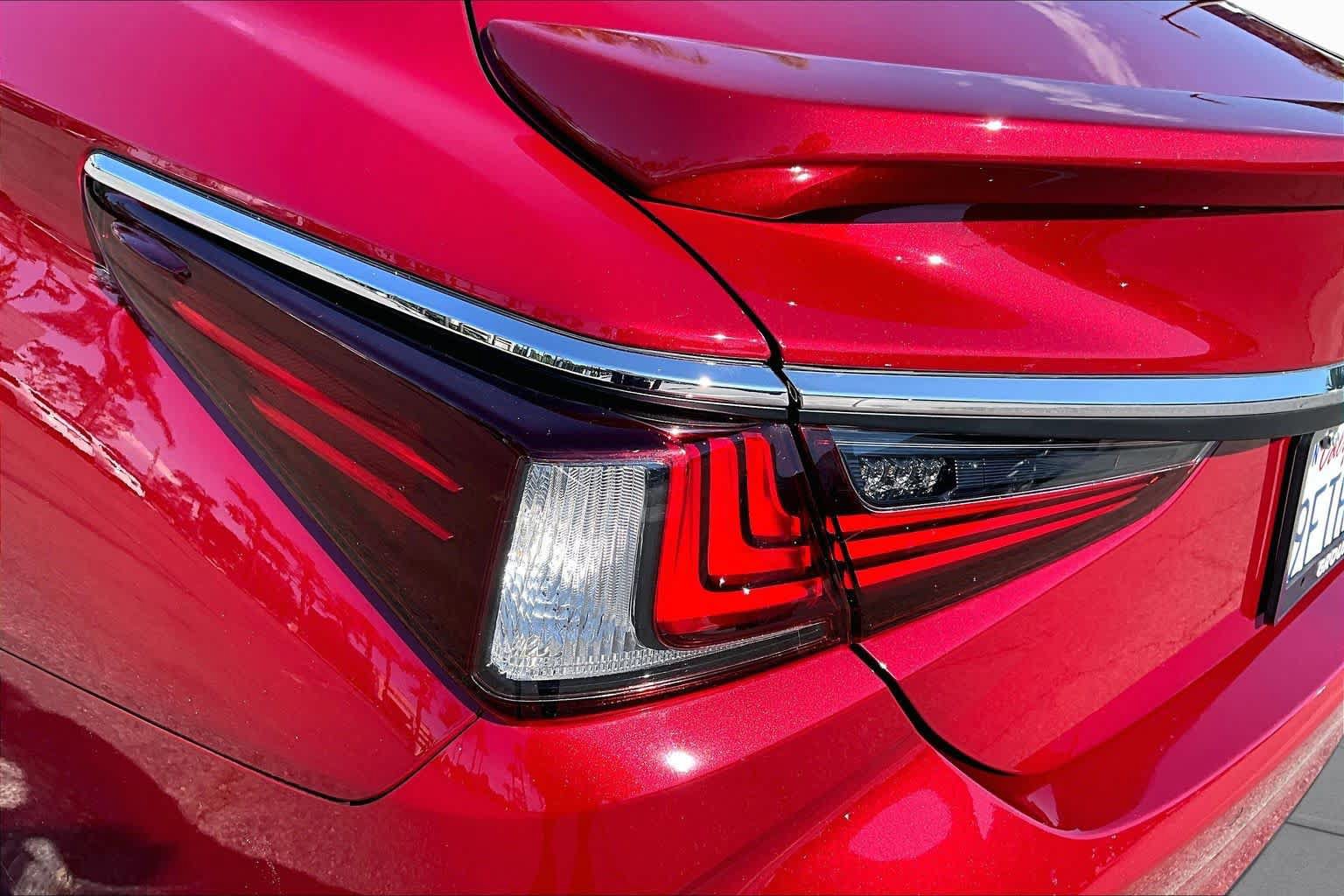 Used 2022 Lexus ES 300h w/ Premium Package FWD image 27