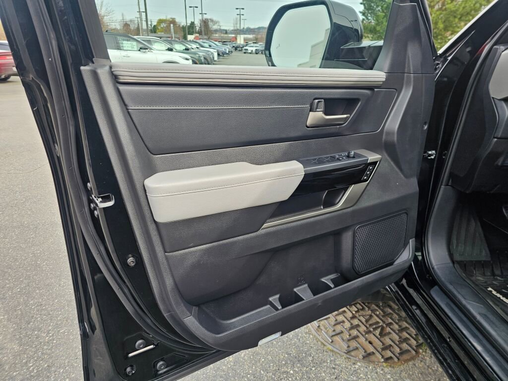Used 2025 Toyota Tundra Limited image 22