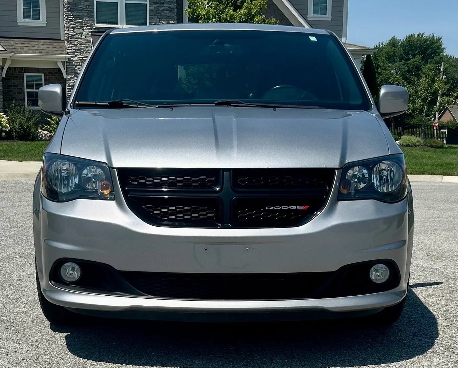 Used 2018 Dodge Grand Caravan SE FWD image 2
