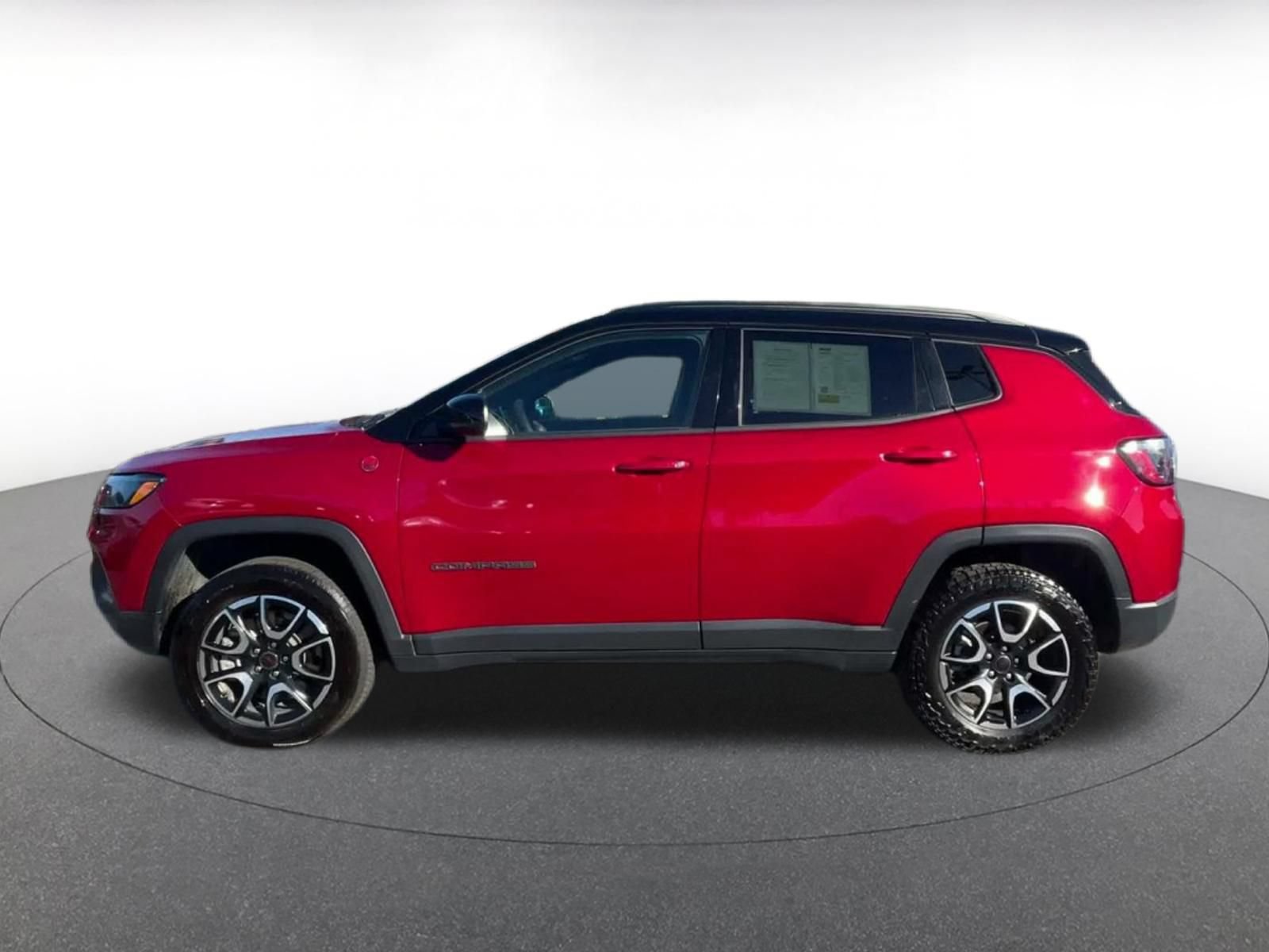 Used 2025 Jeep Compass Trailhawk AWD/4WD image 8
