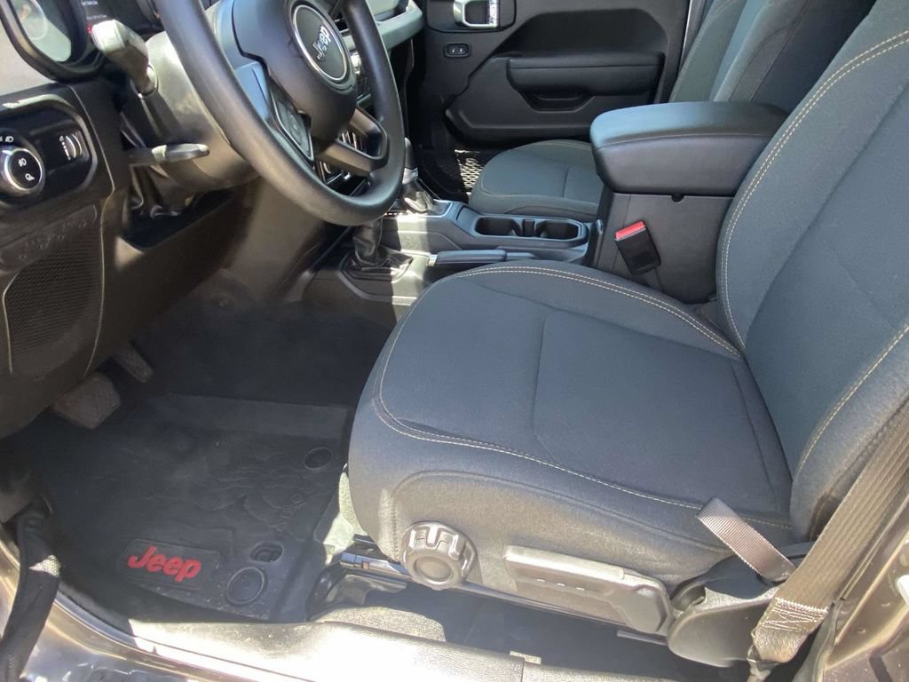 Used 2025 Jeep Gladiator Sport AWD/4WD image 17