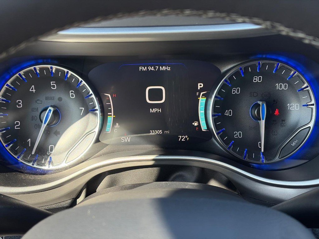 Used 2025 Chrysler Pacifica Select FWD image 26