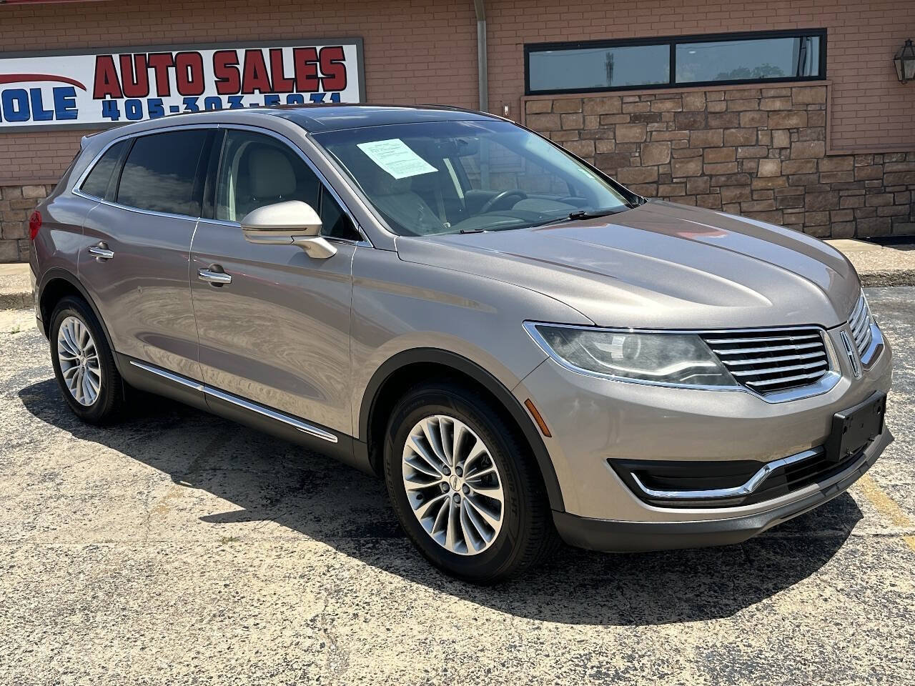 Used 2018 Lincoln MKX Select w/ Select Plus Package FWD image 2
