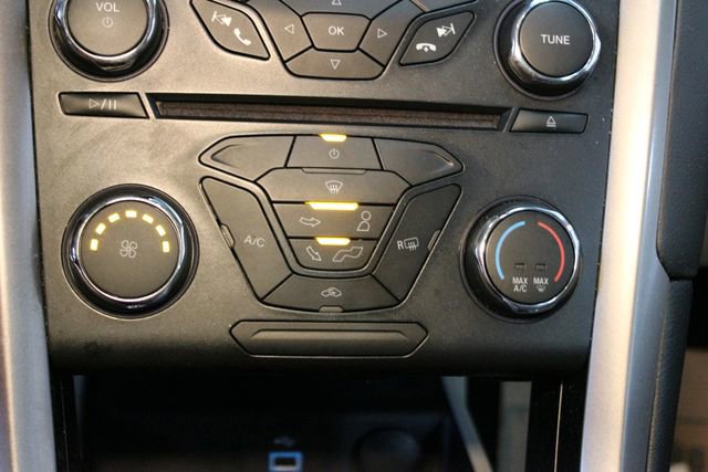 Used 2018 Ford Fusion SE FWD image 26