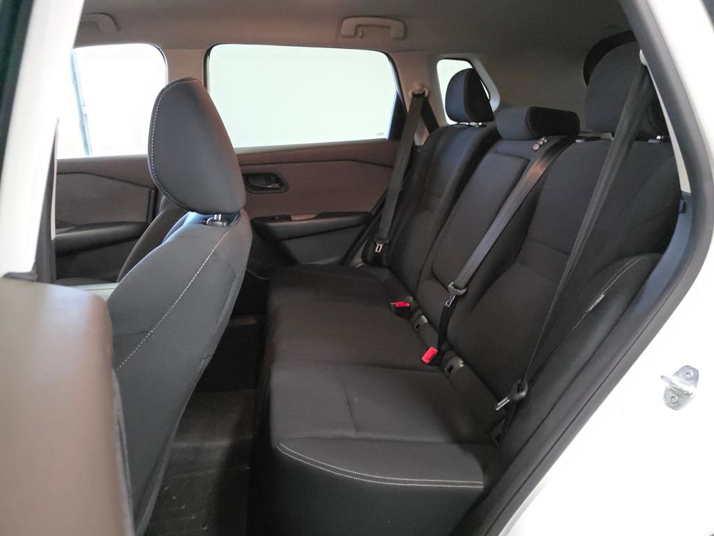 Used 2023 Nissan Rogue S AWD/4WD image 10