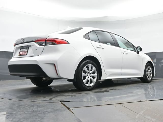 Used 2025 Toyota Corolla LE FWD image 30