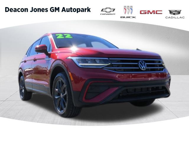 Used 2022 Volkswagen Tiguan SE w/ Panoramic Sunroof Package