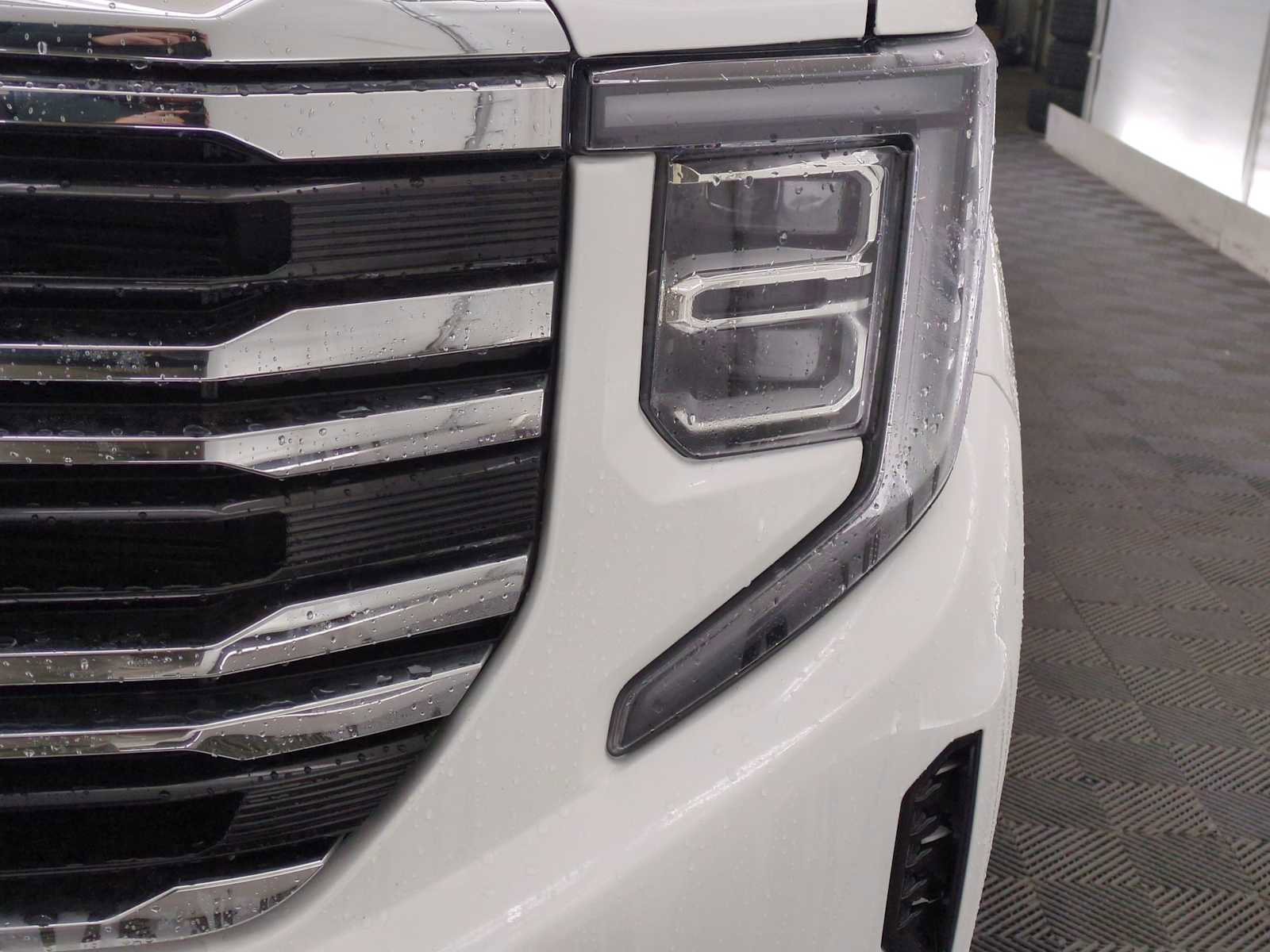 Used 2023 GMC Sierra 1500 SLT w/ SLT Convenience Package AWD/4WD image 10