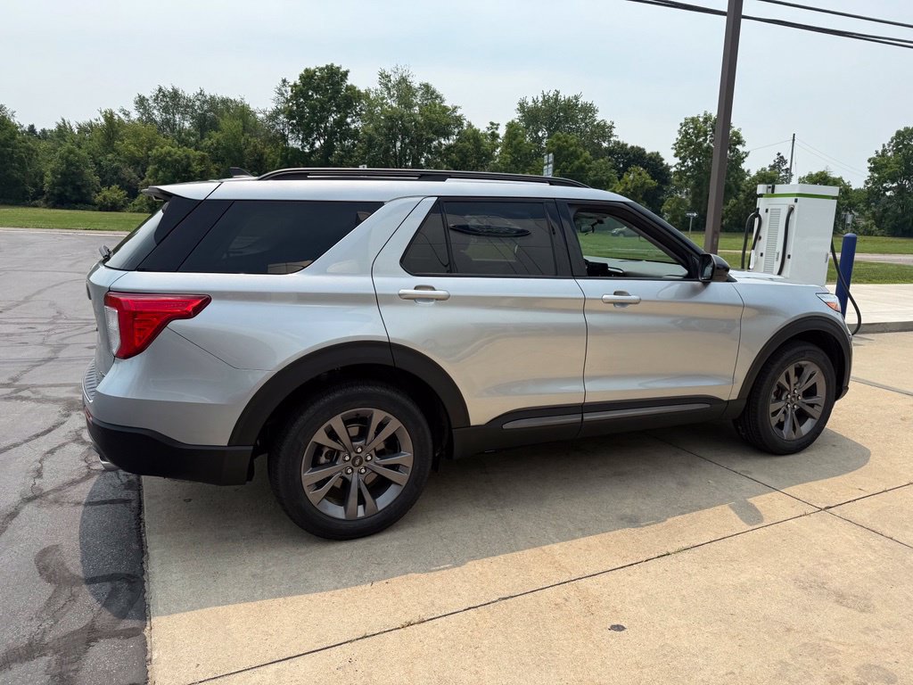 Certified 2024 Ford Explorer XLT w/ Equipment Group 202A AWD/4WD image 9