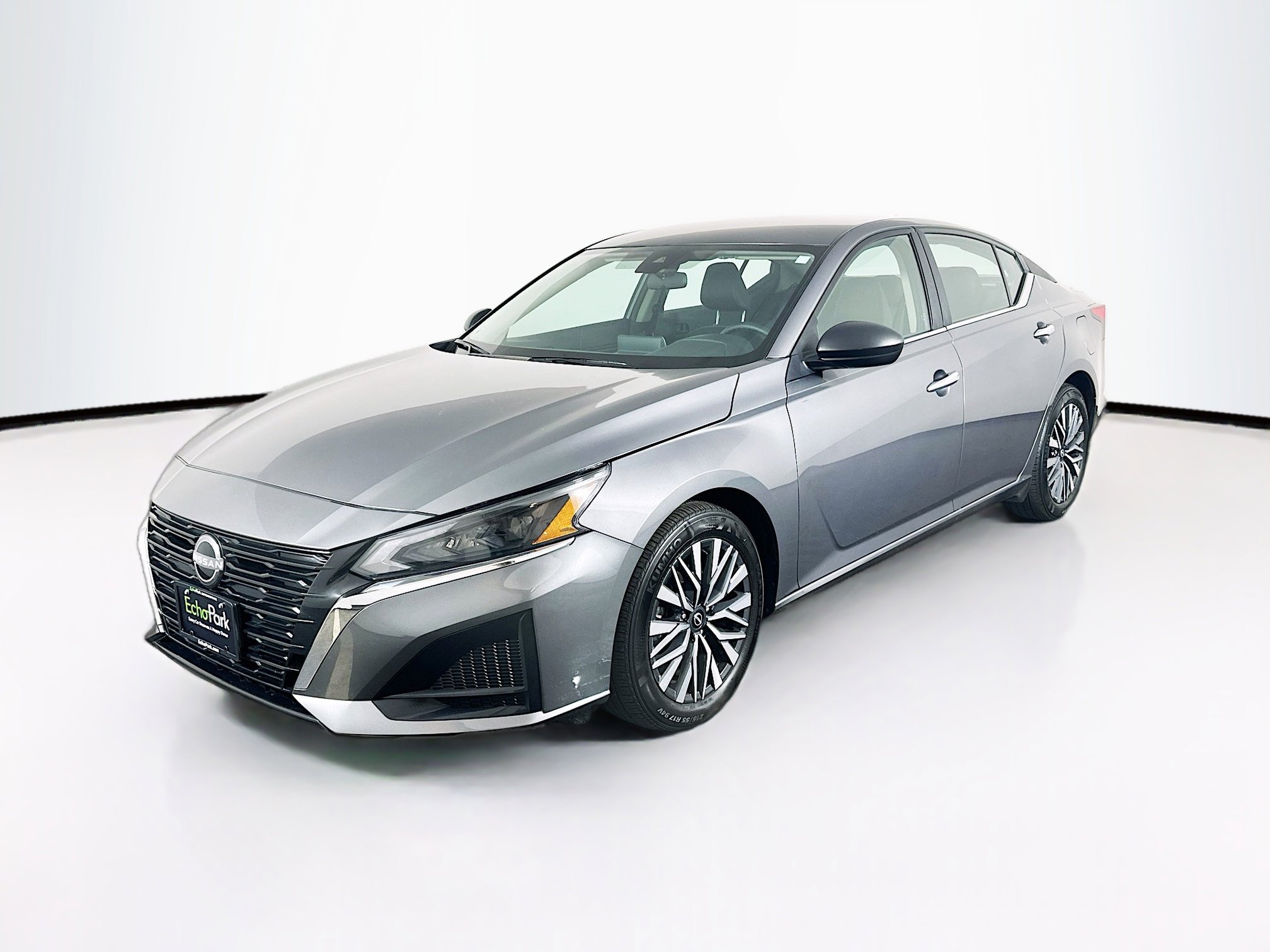 Used 2025 Nissan Altima 2.5 SV FWD image 3
