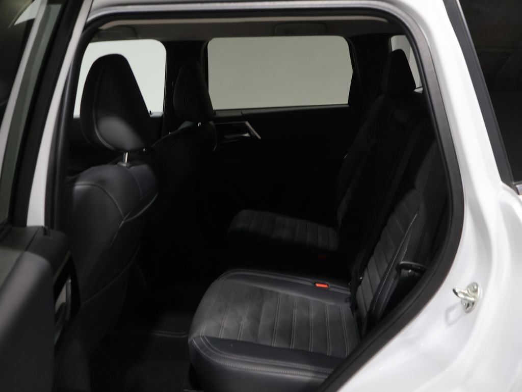 Used 2024 Mitsubishi Outlander SE image 18