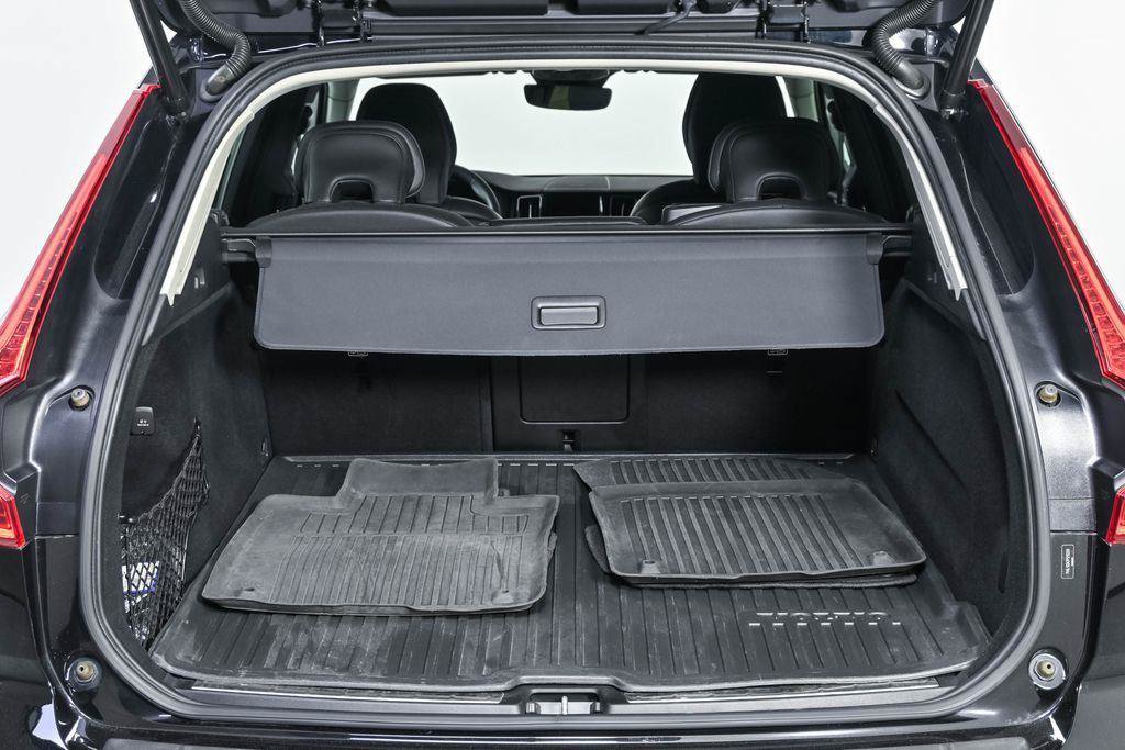 Certified 2023 Volvo XC60 B5 Ultimate w/ Climate Package FWD image 32