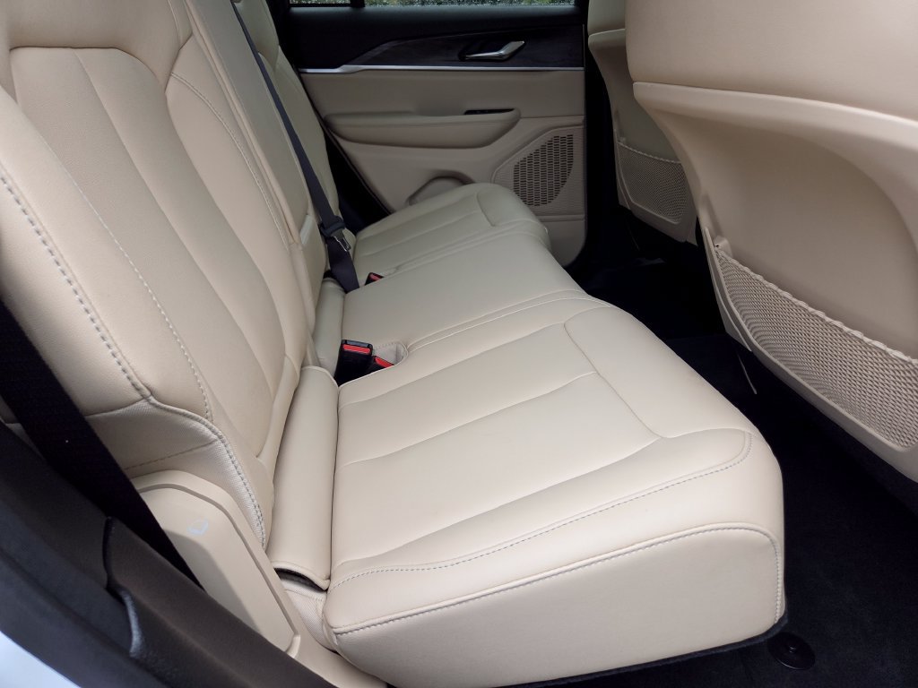Used 2024 Jeep Grand Cherokee Limited AWD/4WD image 31