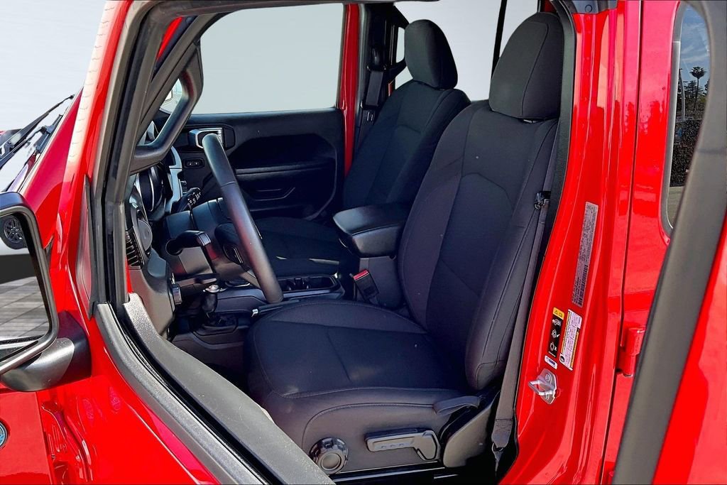 Used 2023 Jeep Wrangler Unlimited w/ 8.4" Radio Group image 3