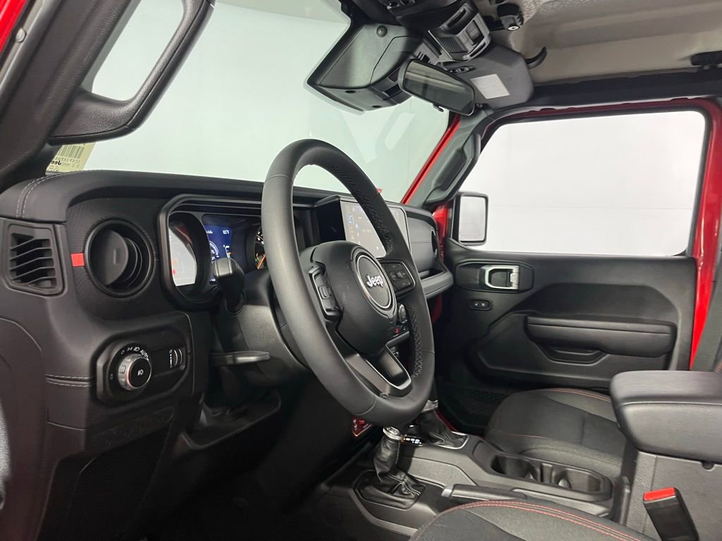 Used 2025 Jeep Wrangler Unlimited Rubicon image 14