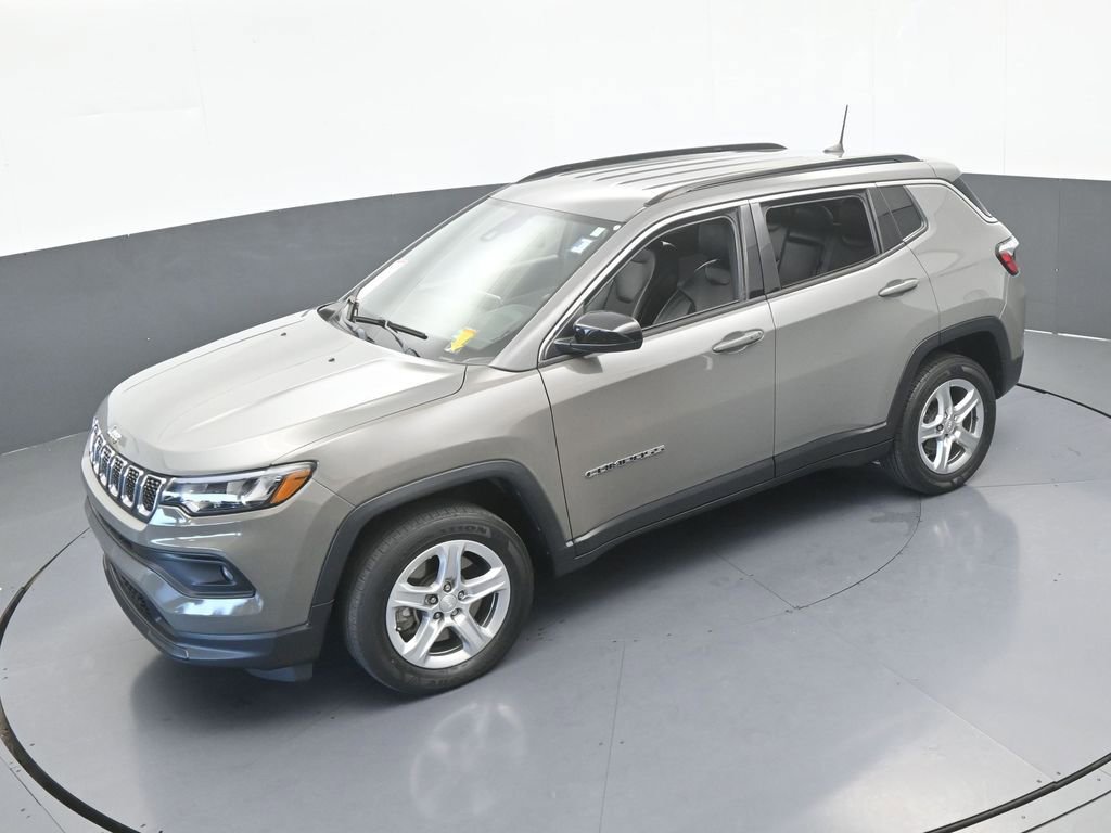 Used 2023 Jeep Compass Latitude AWD/4WD image 43