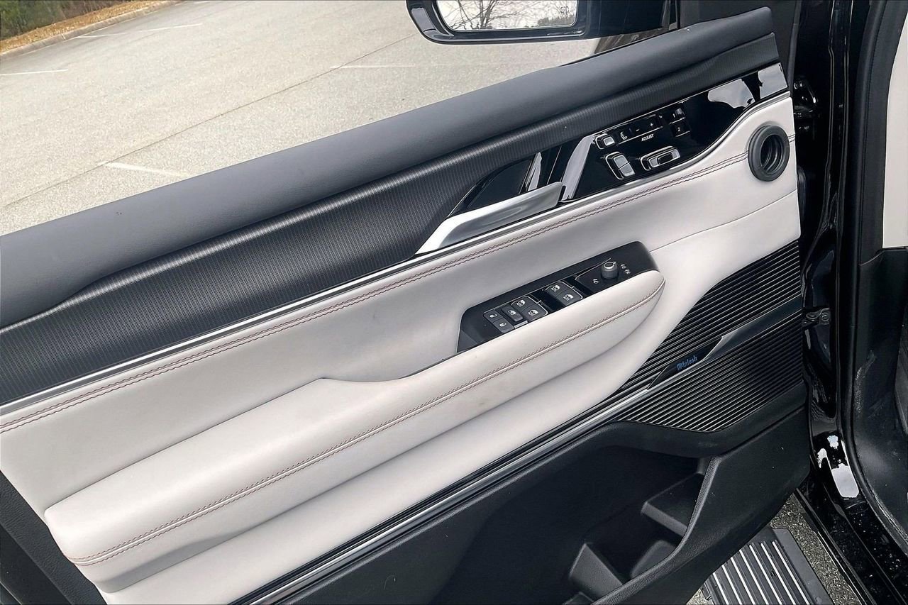 New 2026 Jeep Grand Wagoneer L Summit w/ Premium Group III image 31