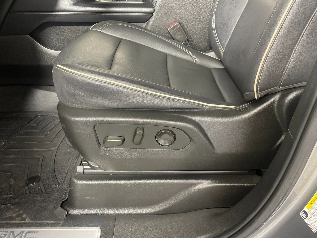 Used 2022 GMC Yukon XL SLT w/ SLT Premium Package image 24