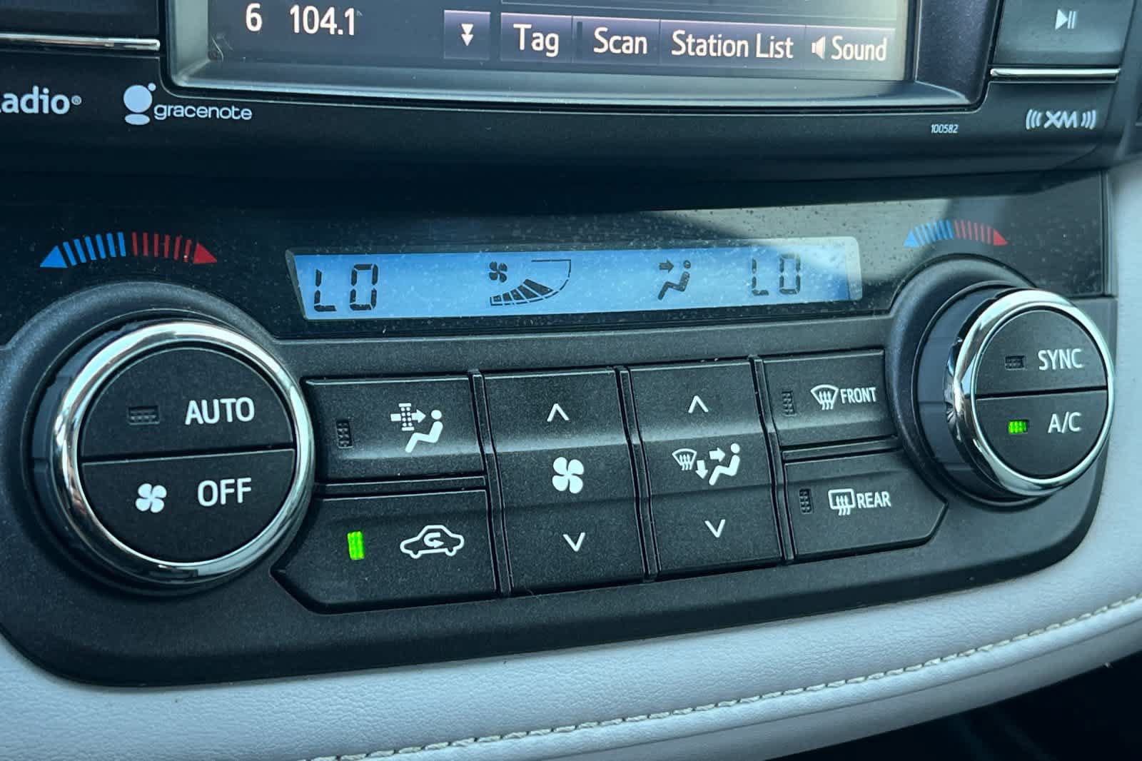 Used 2018 Toyota RAV4 XLE FWD image 23