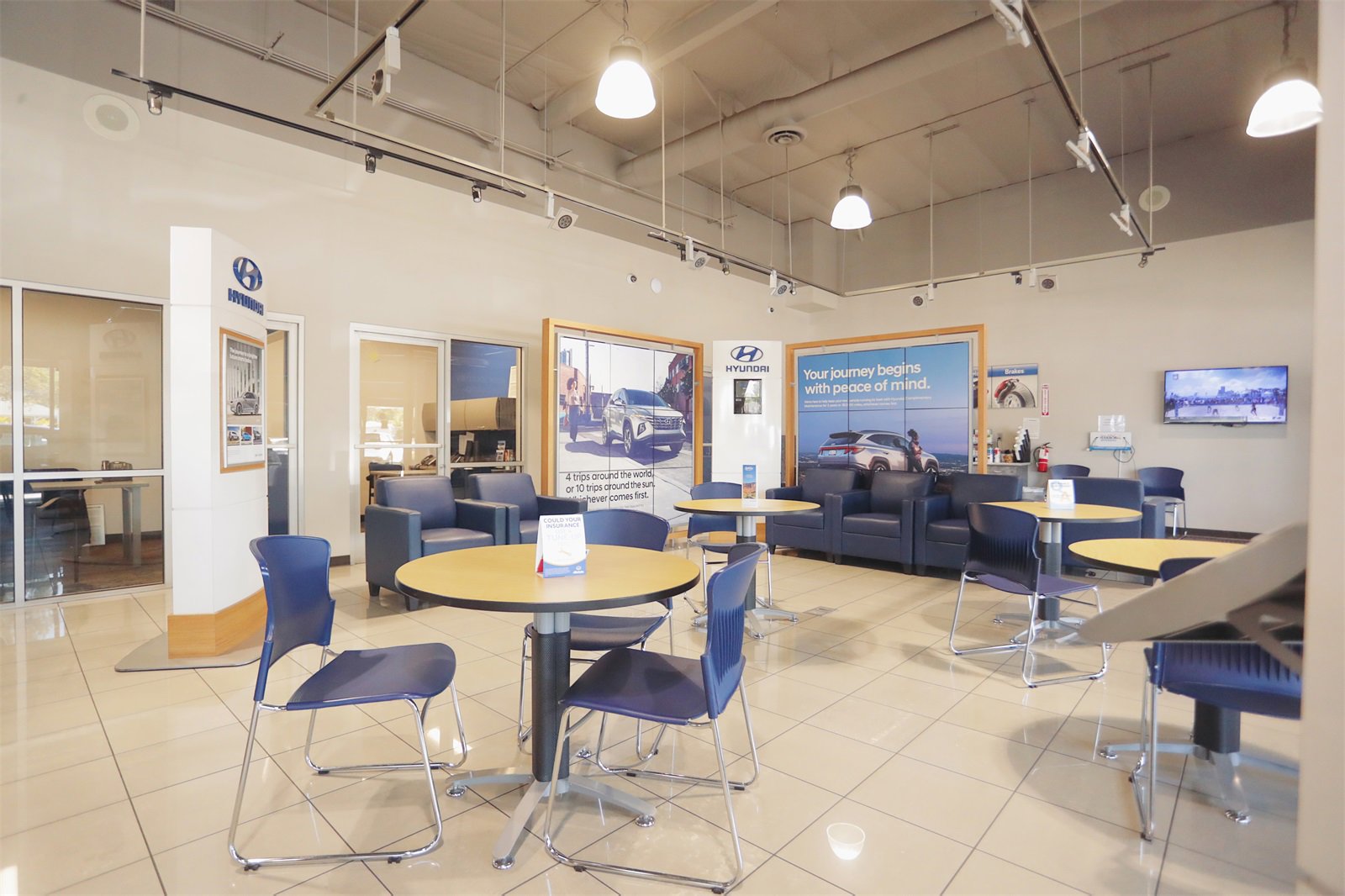 Certified 2023 Hyundai Venue SEL image 38