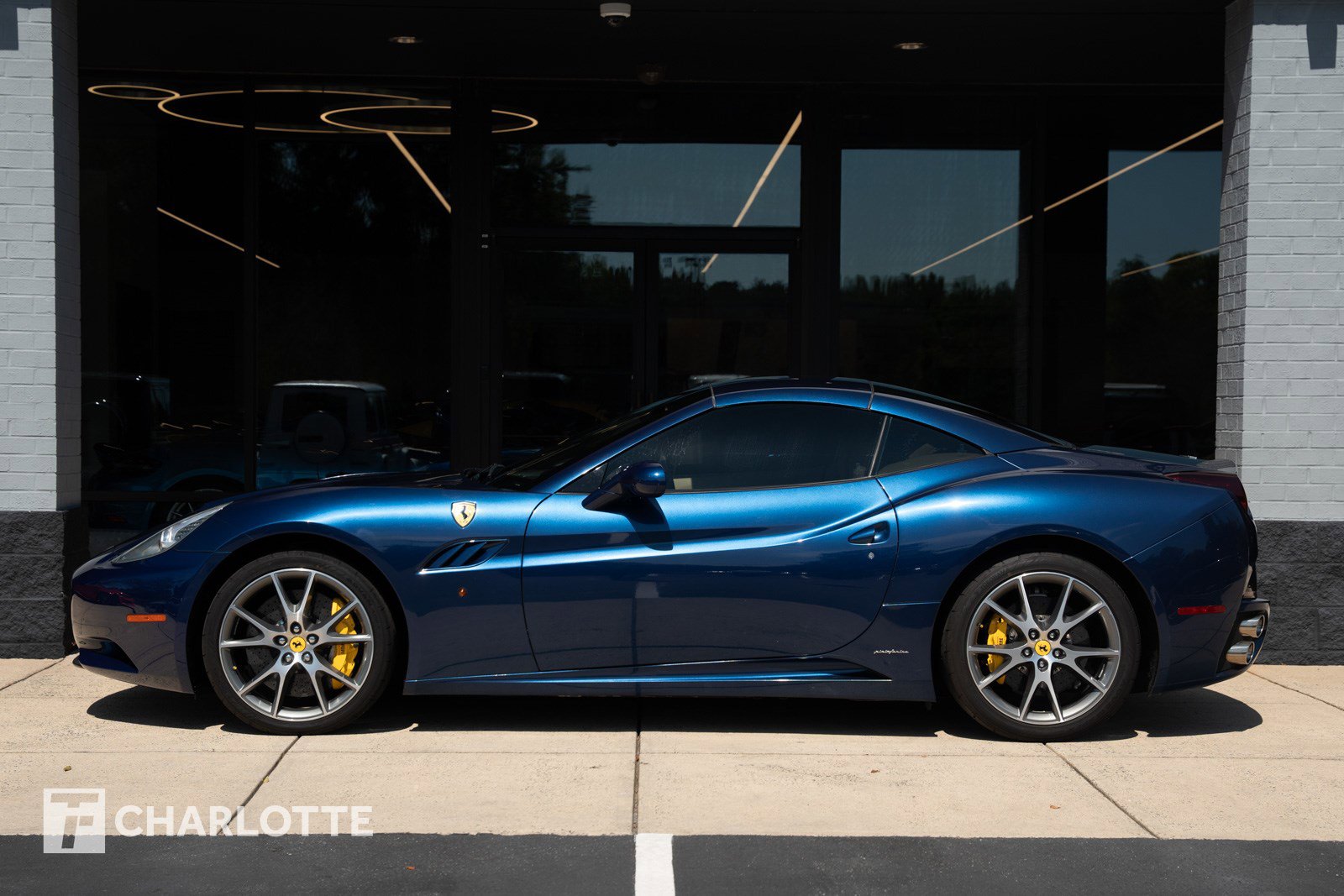 Used 2011 Ferrari California image 8