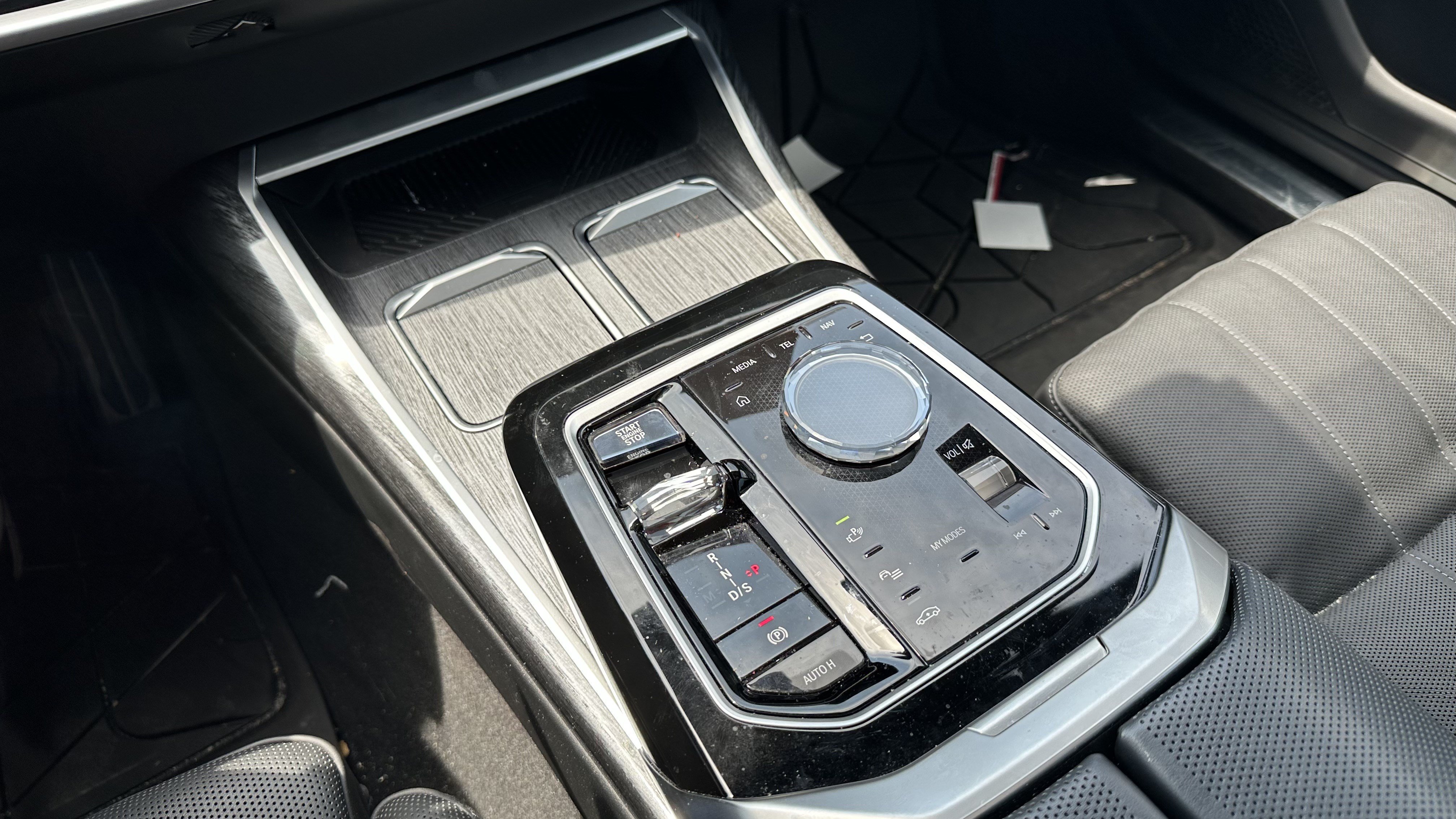 Certified 2024 BMW 760i xDrive AWD/4WD image 27