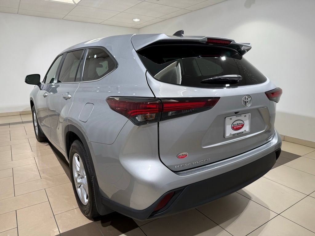 Certified 2025 Toyota Highlander LE AWD/4WD image 3