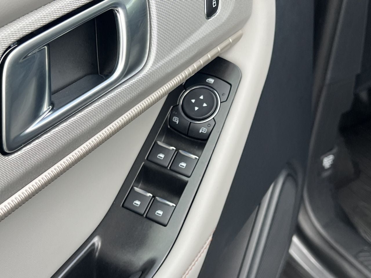 New 2026 Ford Explorer Active w/ Active Comfort Package AWD/4WD image 14