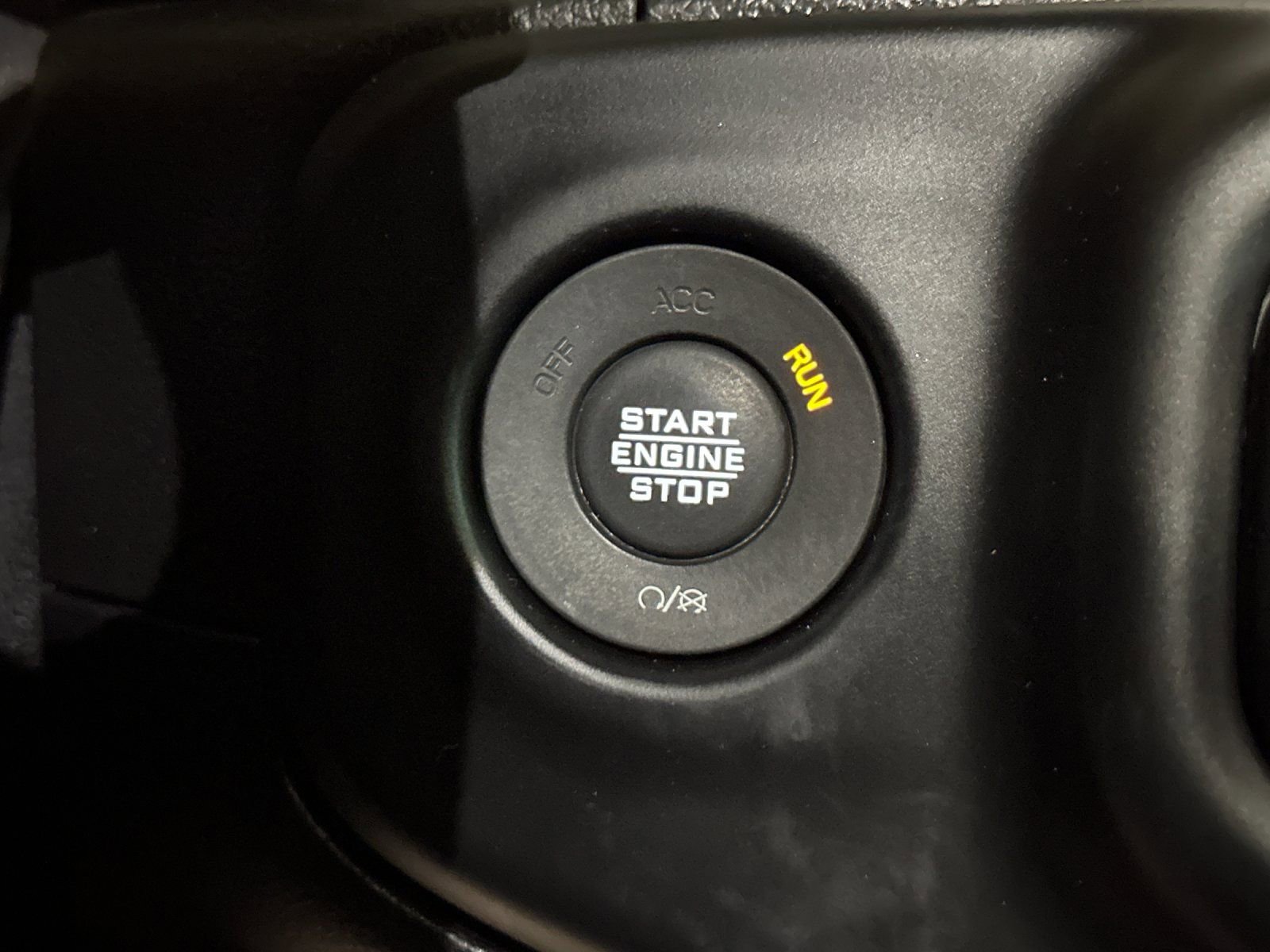 Certified 2020 Jeep Wrangler Unlimited Sahara w/ Safety Group image 21