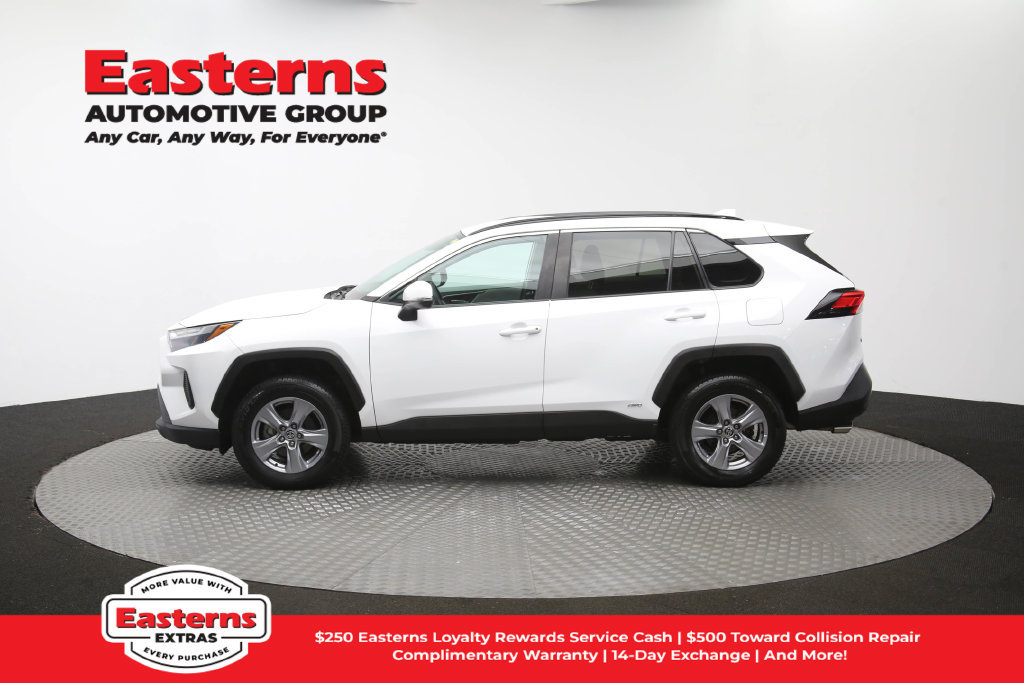 Used 2022 Toyota RAV4 XLE AWD/4WD image 60