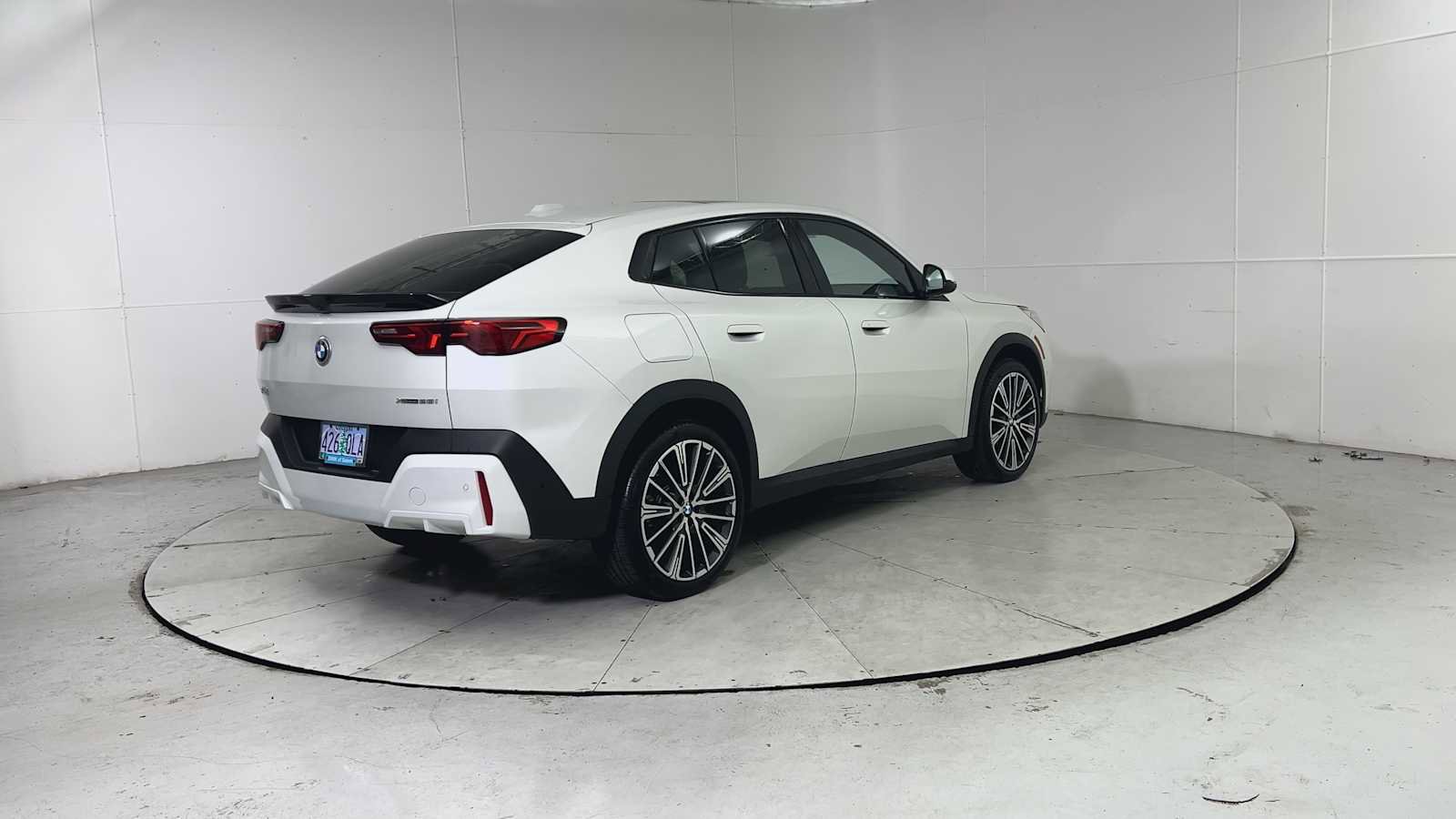 Used 2025 BMW X2 xDrive28i w/ Technology Package image 2