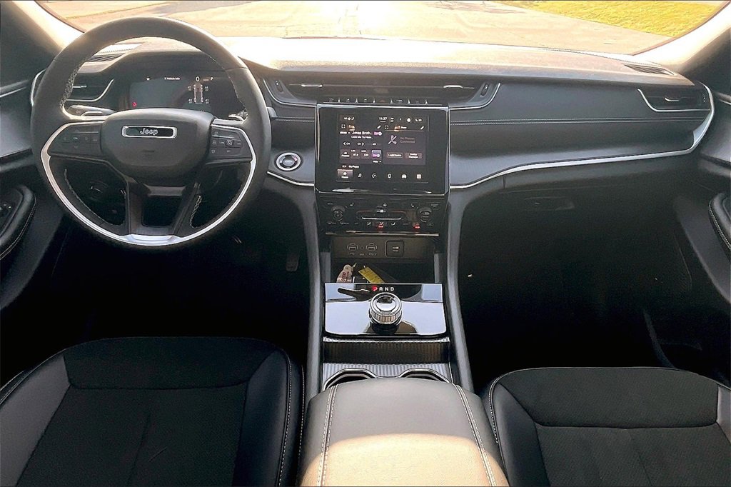 New 2025 Jeep Grand Cherokee Altitude image 5