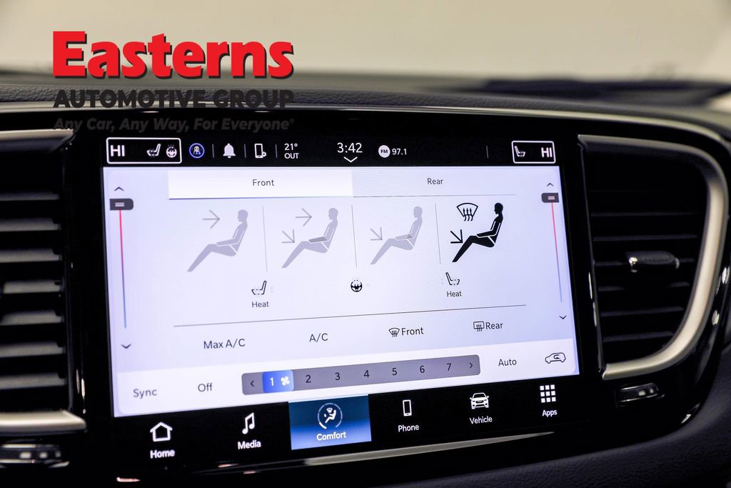 Used 2023 Chrysler Pacifica Touring-L image 19