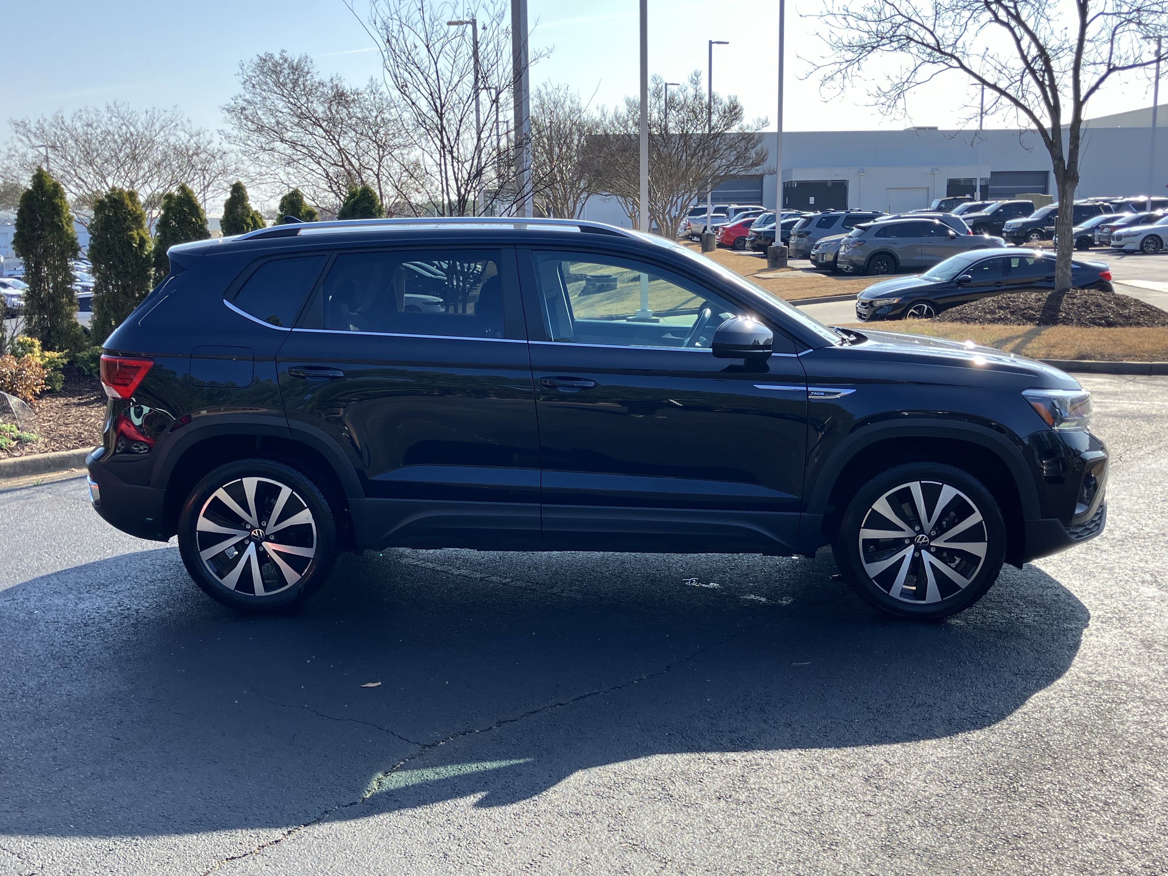 Used 2024 Volkswagen Taos SE image 11