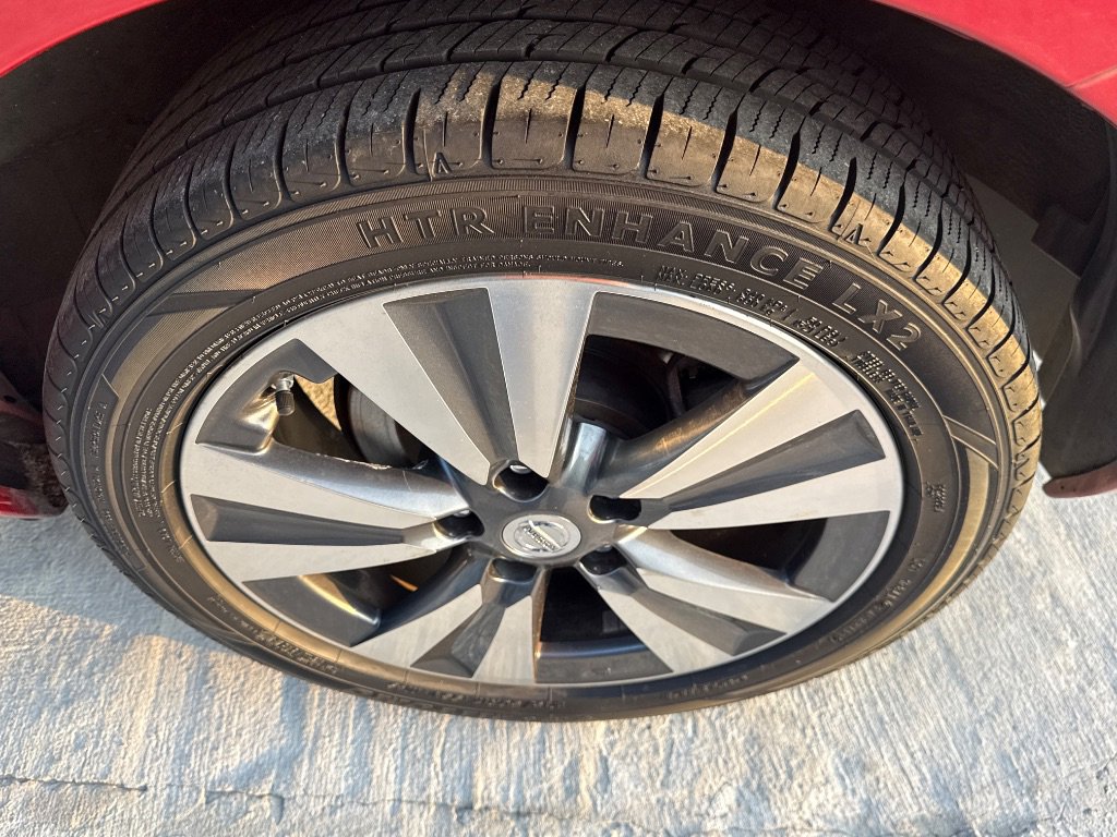 Used 2015 Nissan Leaf SV w/ LED & Quick Charge Package FWD image 9