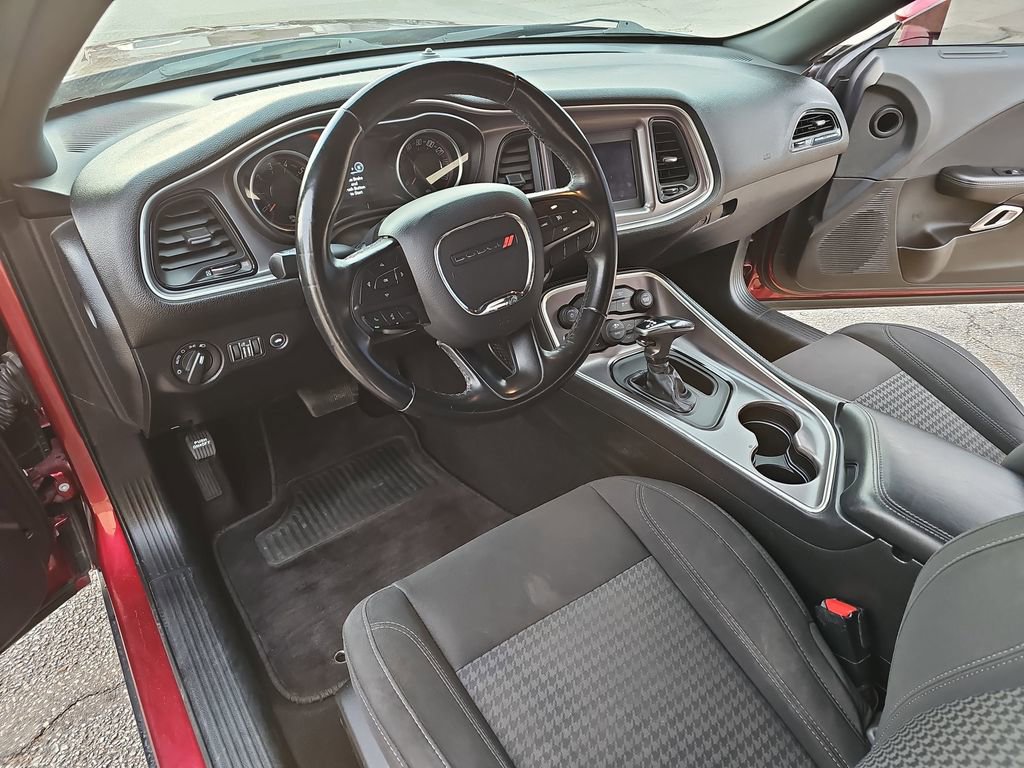 Used 2019 Dodge Challenger SXT image 15