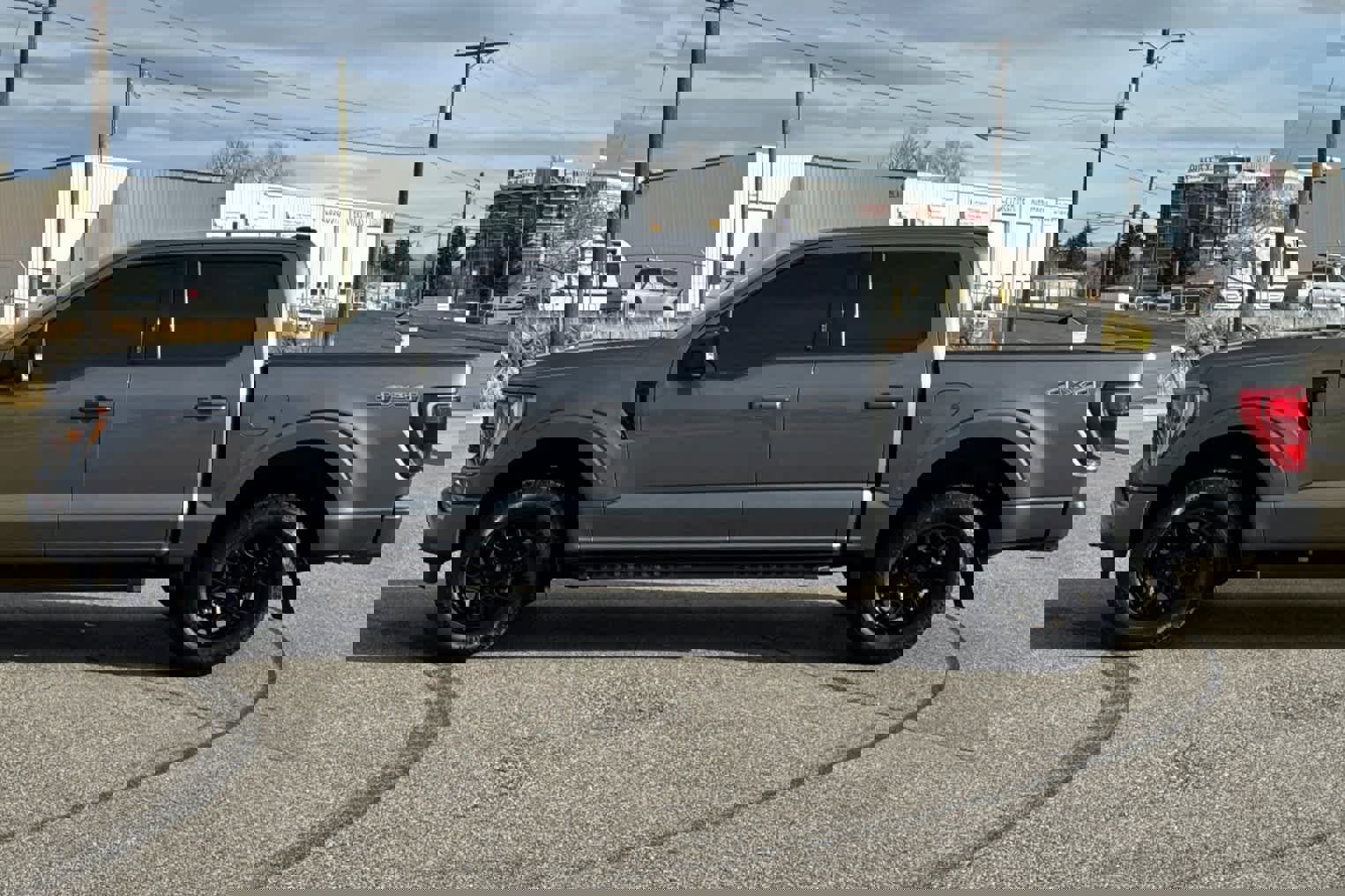 Certified 2022 Ford F150 XLT w/ Equipment Group 302A High image 5