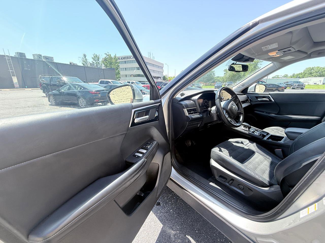 Used 2023 Mitsubishi Outlander SE AWD/4WD image 6