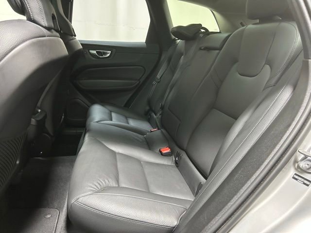 Used 2025 Volvo XC60 B5 Plus image 11