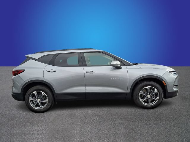 Used 2025 Chevrolet Blazer LT w/ Sound & Technology Package FWD image 4
