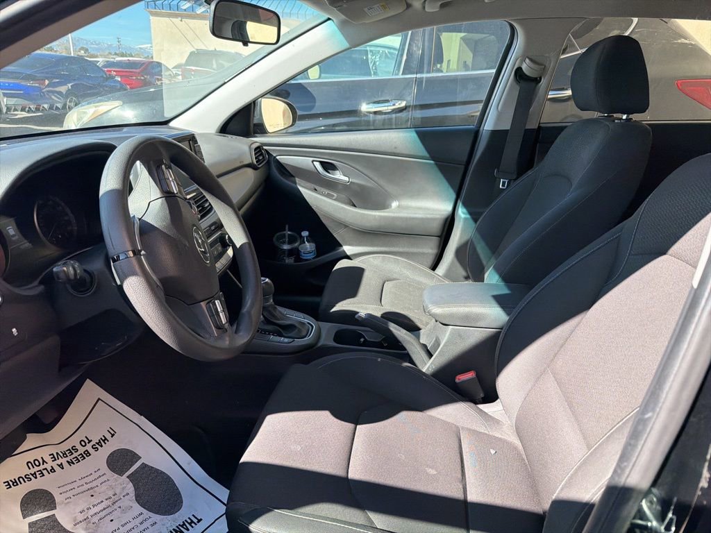 Used 2018 Hyundai Elantra GT image 3
