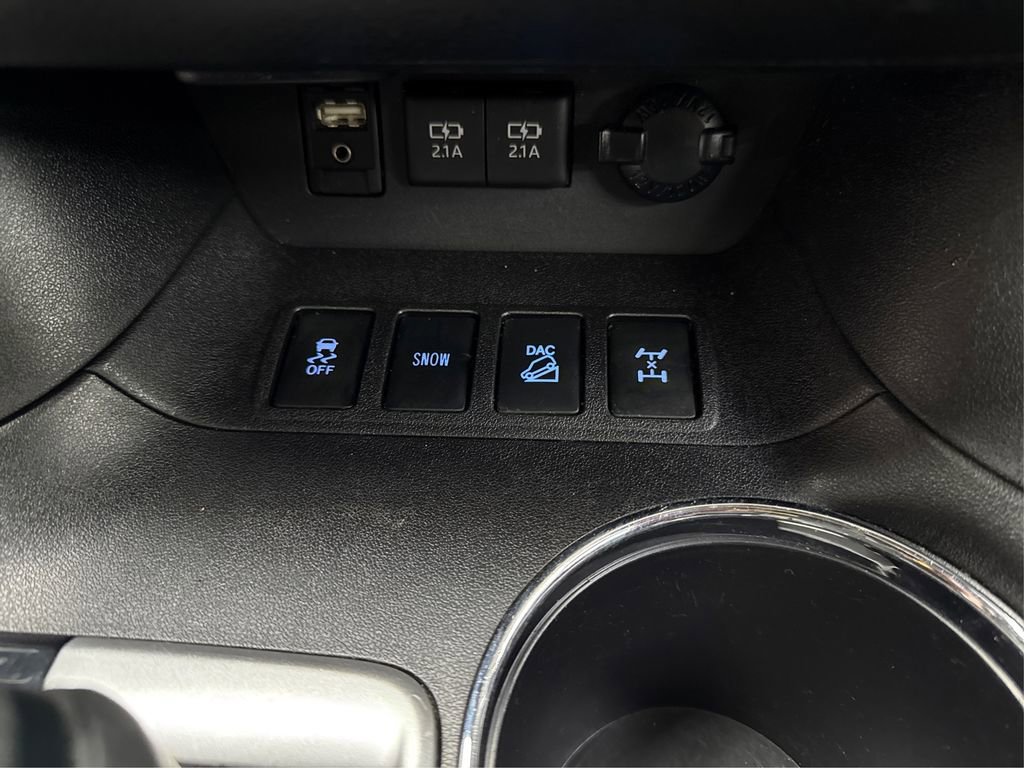 Used 2017 Toyota Highlander XLE w/ Carpet Mat Package image 37