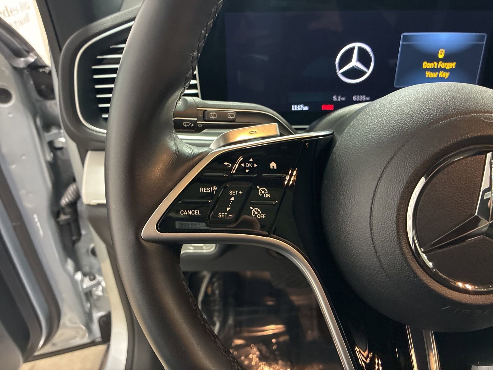 Used 2025 Mercedes-Benz GLE 450 4MATIC w/ AMG Line Exterior image 16