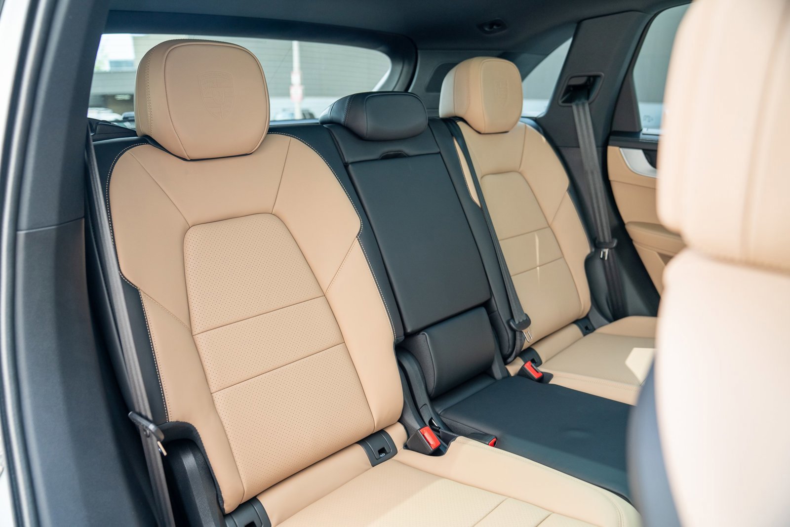 Used 2025 Porsche Cayenne image 22